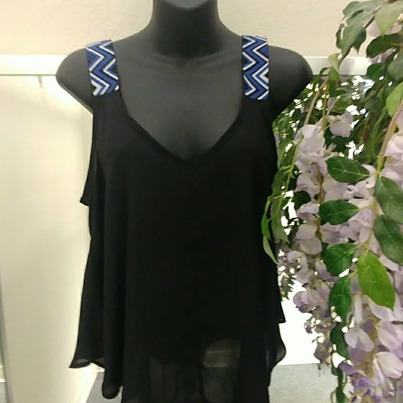 3/$25.-Bella D Crop Top - Picture 1 of 8